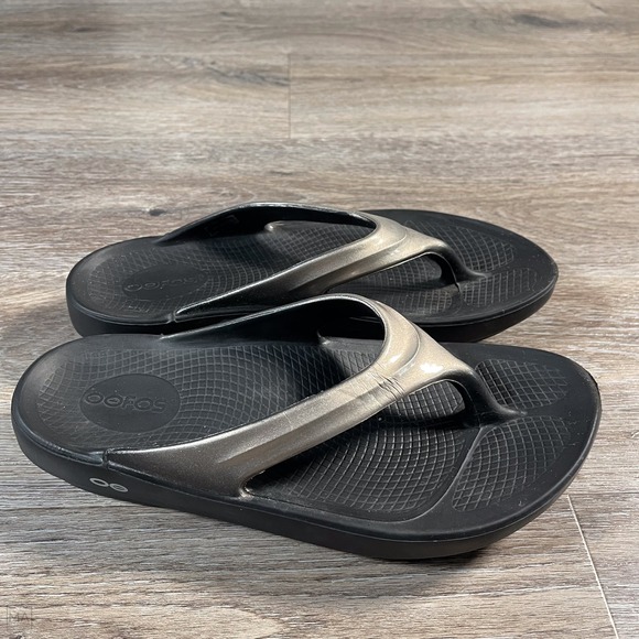 OOFOS Shoes - Oofos Women's Ooriginal Slippers Sandals Recovery Flip Flops 9	Blk/Metallic Gray